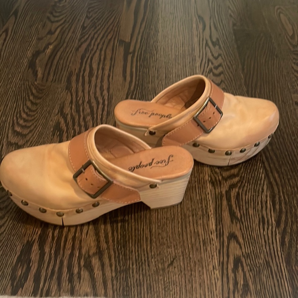 Free People CLOGS